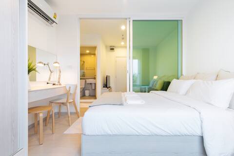 5min walk to BTS Erawan(E17); Free Airport Pickup