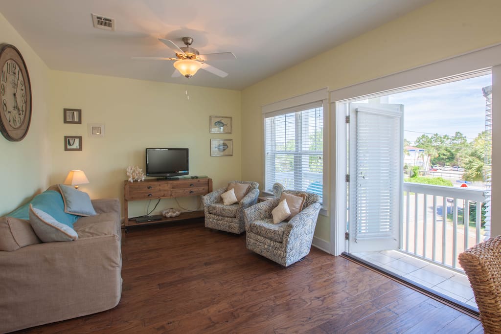 Second floor living area with seating for 5