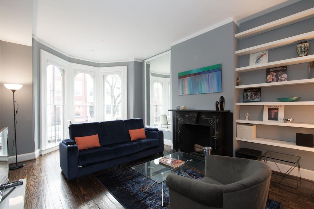 Gorgeous sunny open town home