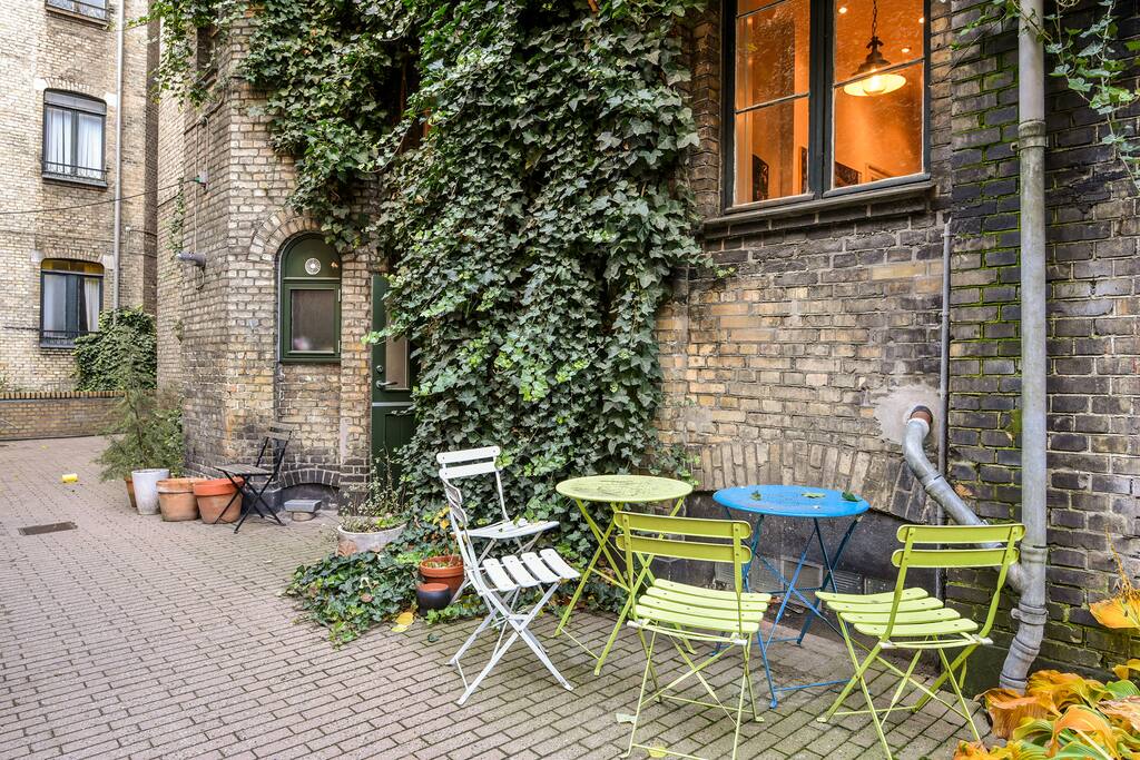 Bach yard