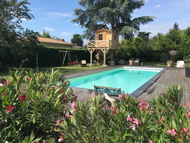 Grande maison familiale avec piscine à Bordeaux gallery image 2