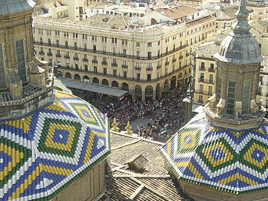 Edificio en el que está eñ apartamento (enfrente de la catedral)
