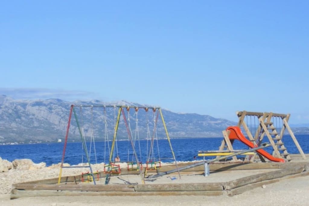 Plaža (100 metara udaljena od kuće)