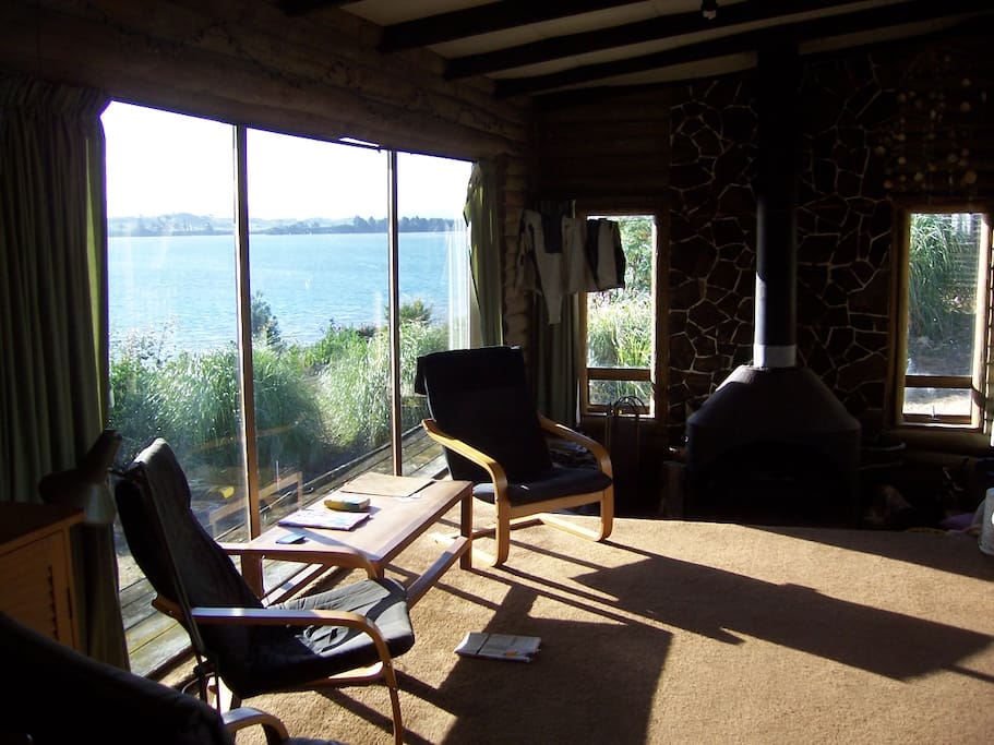 Main lounge (left in previous photo).