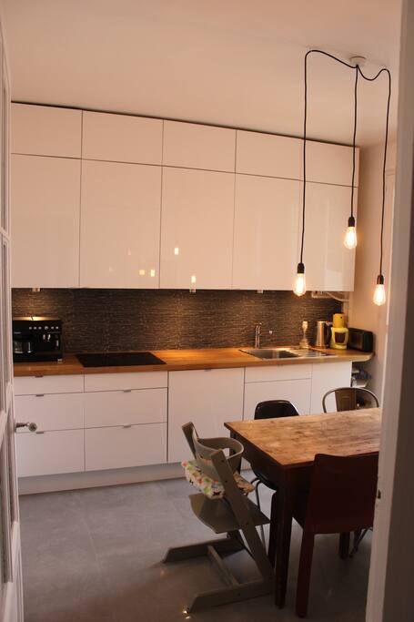 Cuisine toute équipée. Espace repas
