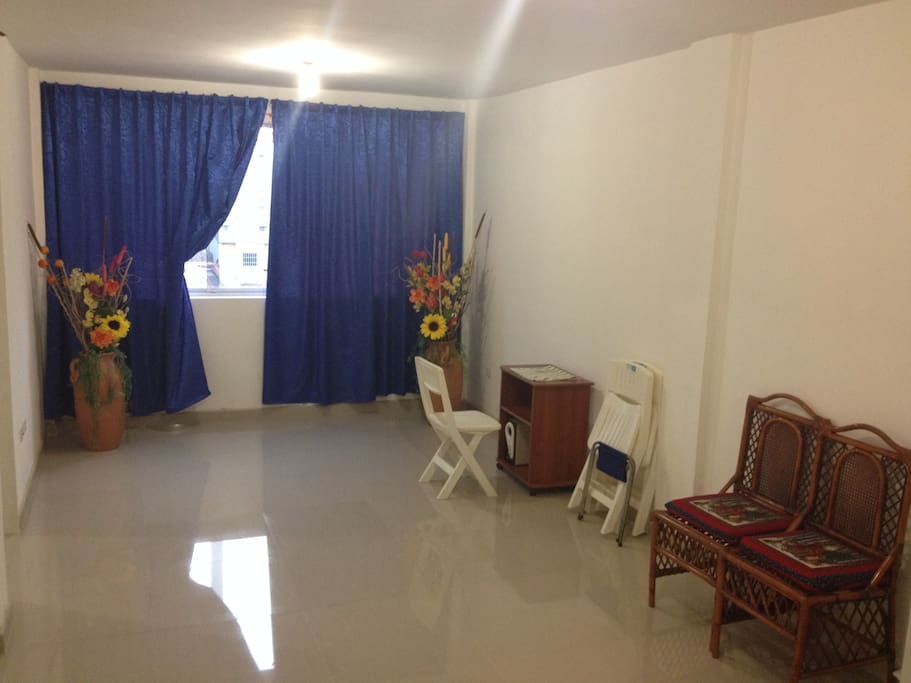 Sala y Ventanal Principal / Sala e Janela Principal