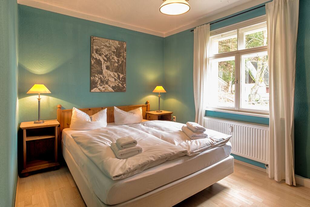 Schlafzimmer 1