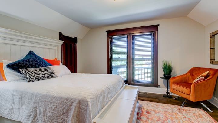 Chumba cha kulala cha King cha ghorofani