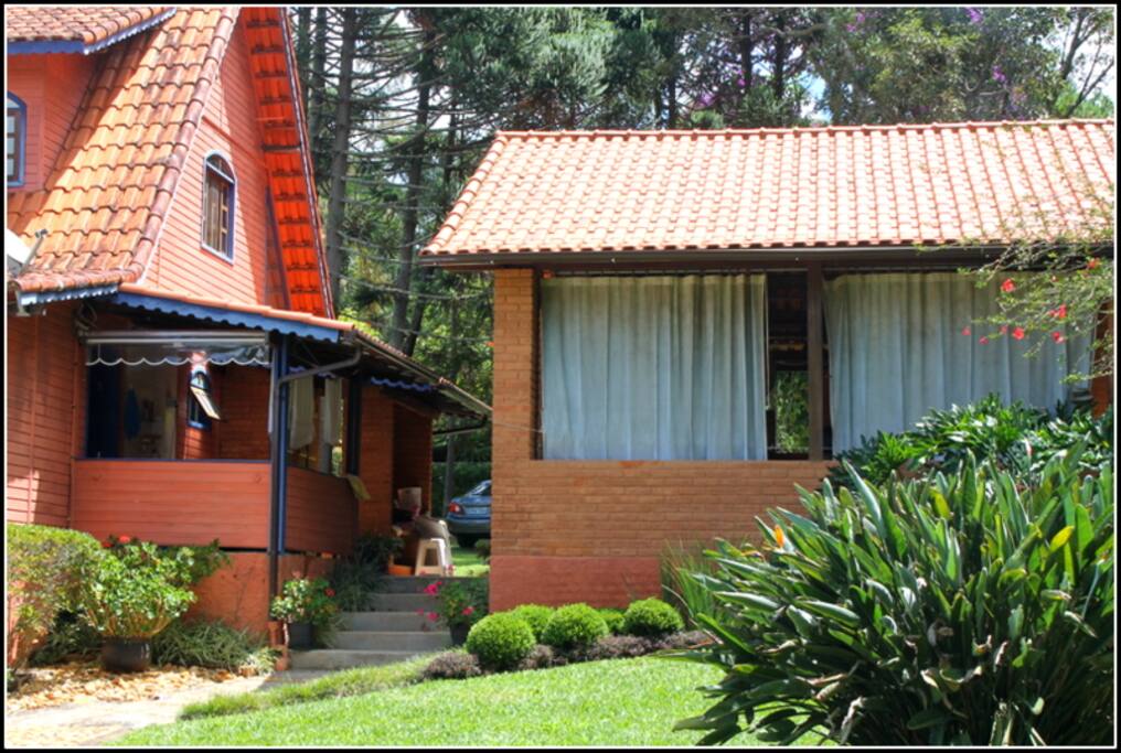 Fachada Lateral e Espaço Gourmet à direita