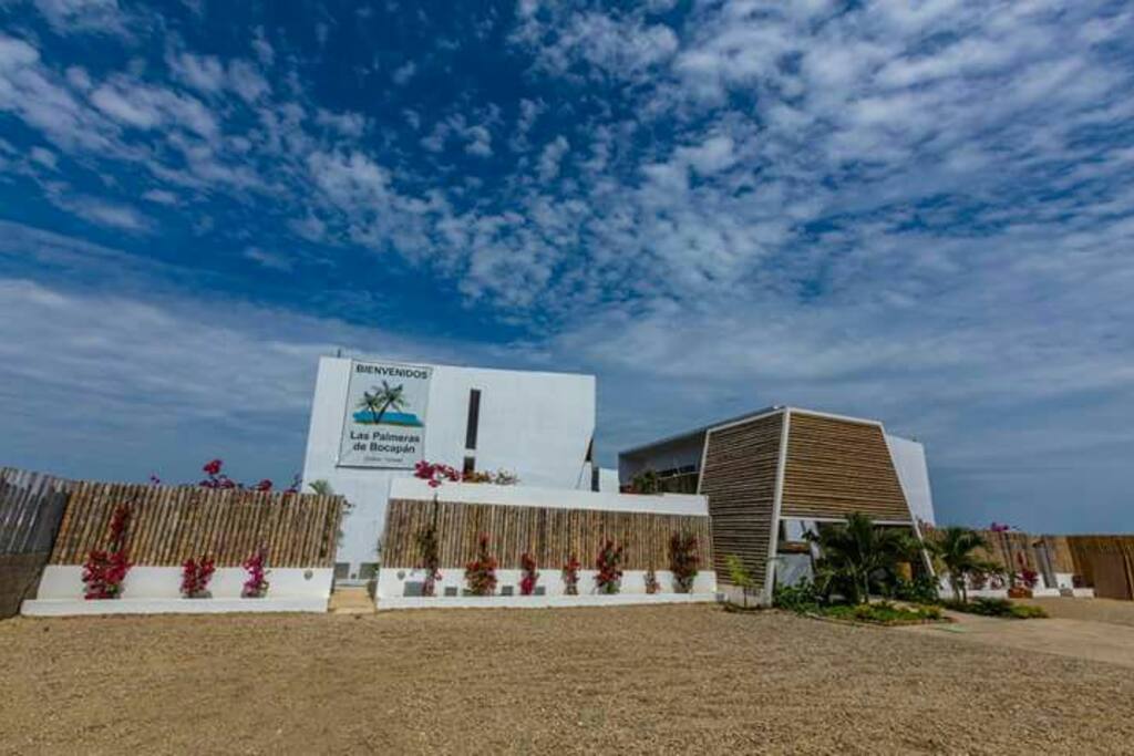 Estacionamiento del Condominio "Palmeras de Bocapan"