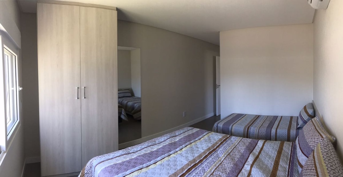 Საძინებელი 1 (ორადგილიანი და ერთადგილიანი საწოლები)