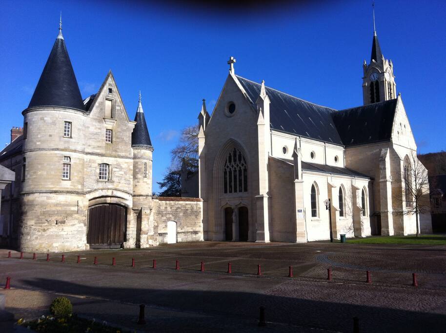 Eglise et ferme fortifiée