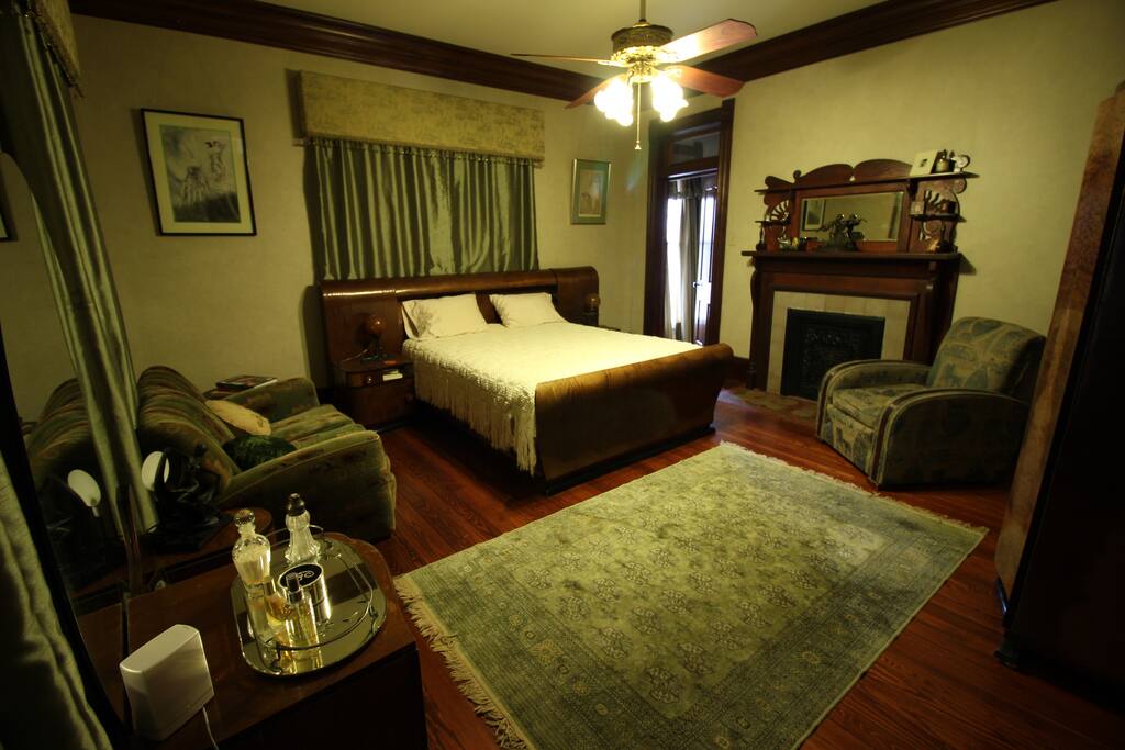 The green room with attached bath