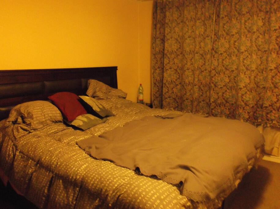 amplia habitacion y cama king