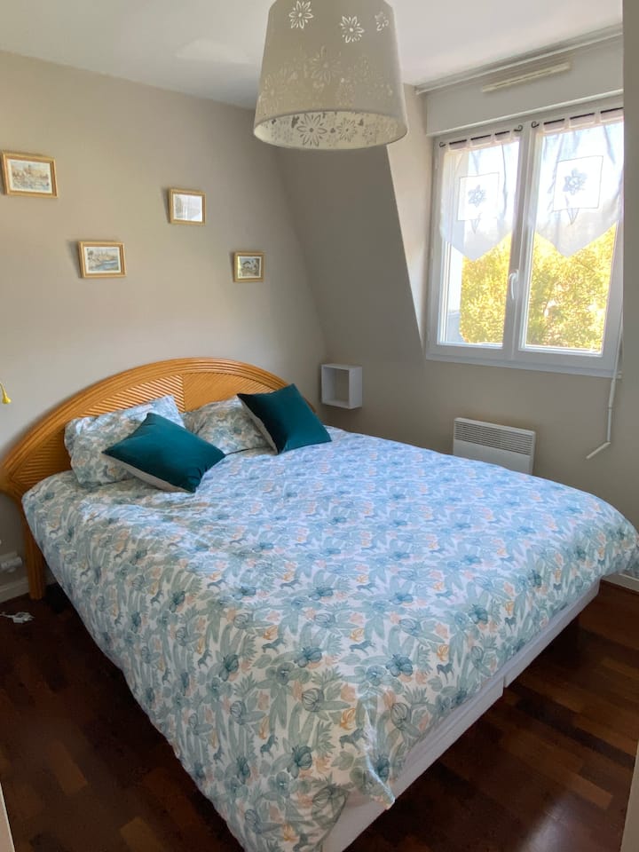 ห้องนอนพร้อมห้องอาบน้ำ