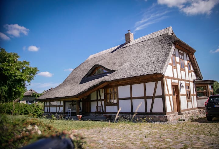 Fachwerkhaus am Bodden mit großen Garten, Teich Häuser zur Miete in