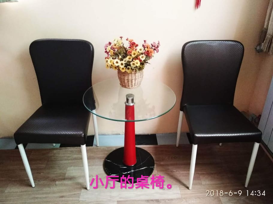 亲,这是客厅的茶几和椅子