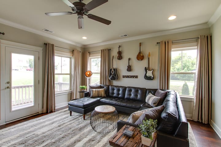 Modern Elegance | Spacious, Cozy & Prime Location