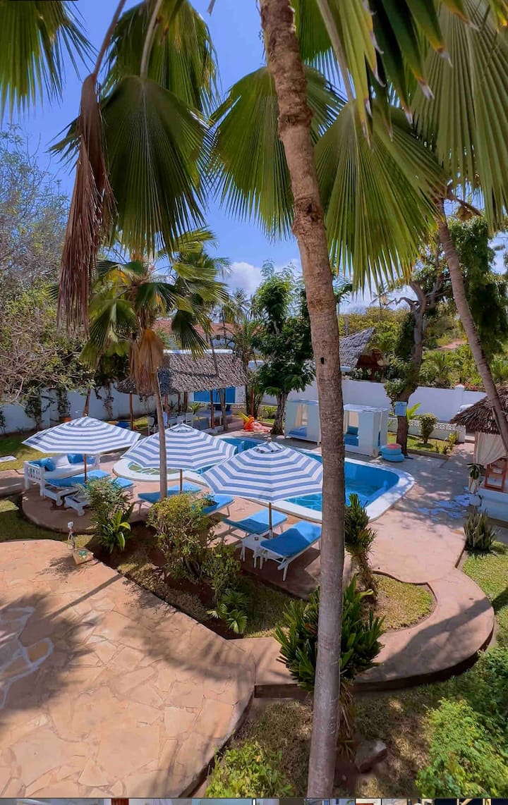 Milamax beach villa diani