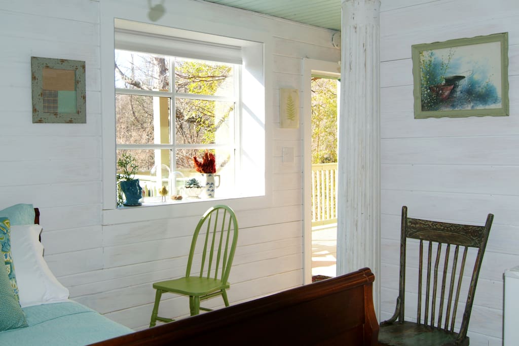 Nice big window to bring in the beautiful morning light.
