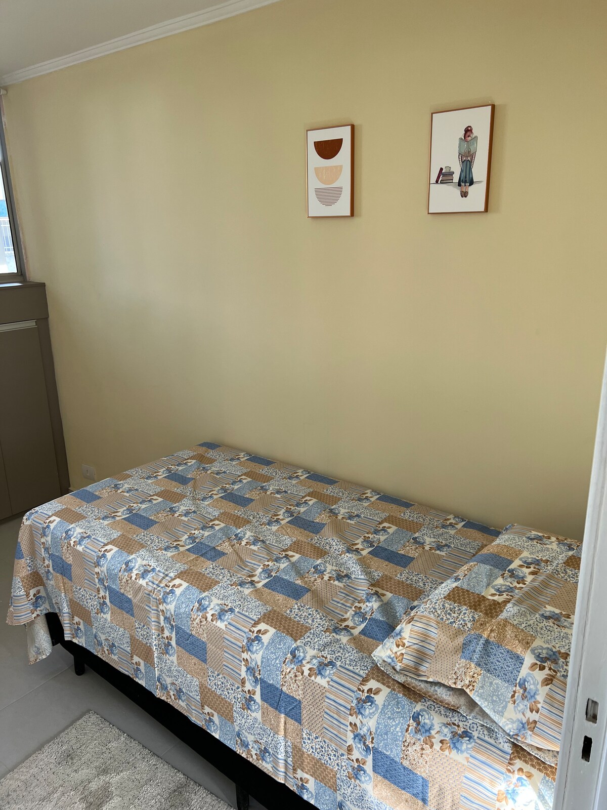 Dormitorio 3 : cama individual con cama doble (2 personas ). 