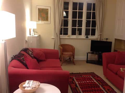 Popular Airbnb listing: Comfortable, Central Apt with Terrace in Mapperley
