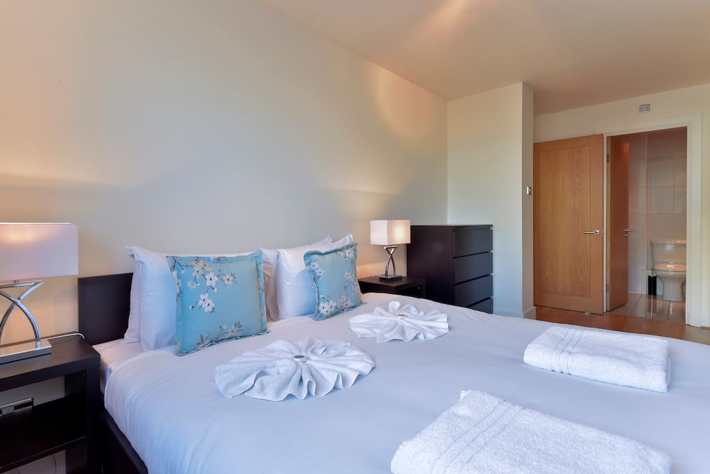 Bedroom with double bed