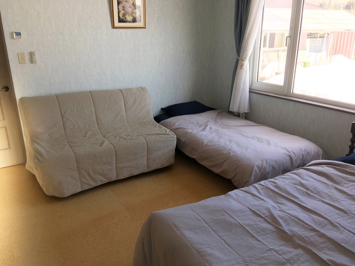 Საძინებელი 1 (გასაშლელი დივანი-საწოლი)