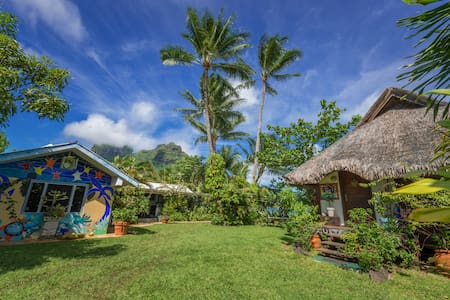Bora bungalove  next to the lagoon