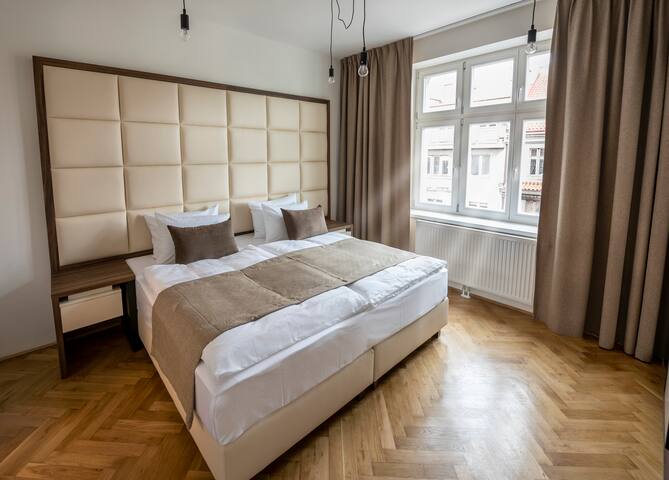 Letna 2 bedrooms apartment 82m2. Netflix TV gallery image 3