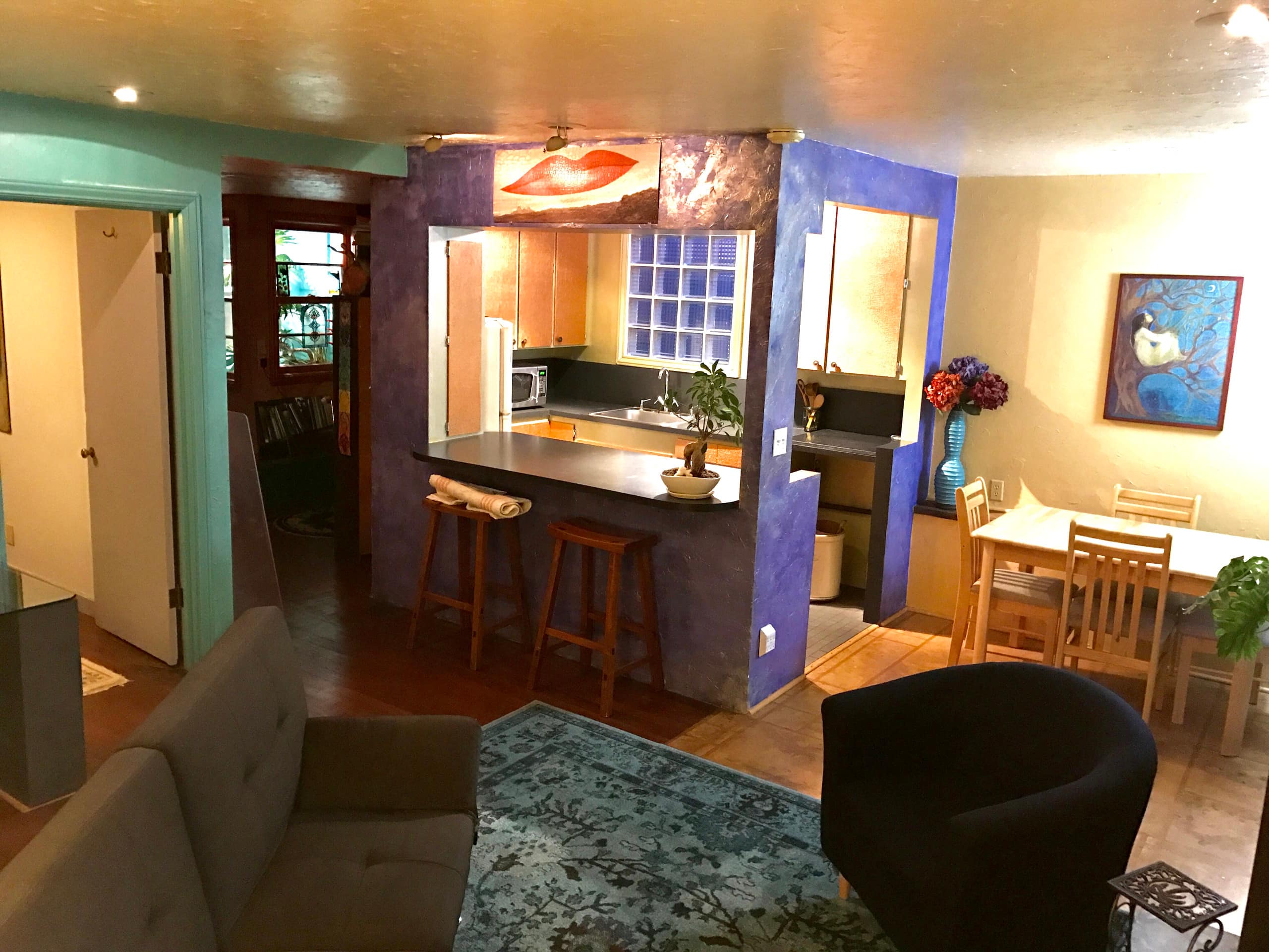 Eclectic Artistic Garden Retreat/Licensed - Image 3