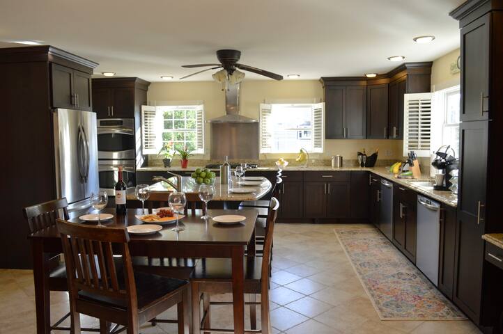 Beautiful and spacious home with early check in! gallery image 4