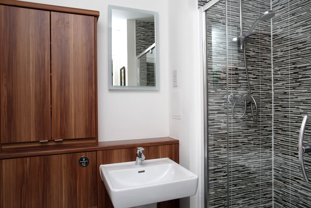 1st floor shower room