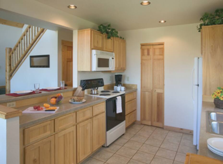 This picture does not show the specific unit being rented. The unit rented will be based on which units are available upon check-in. These pictures are meant to show the property and an example of the room style and décor.