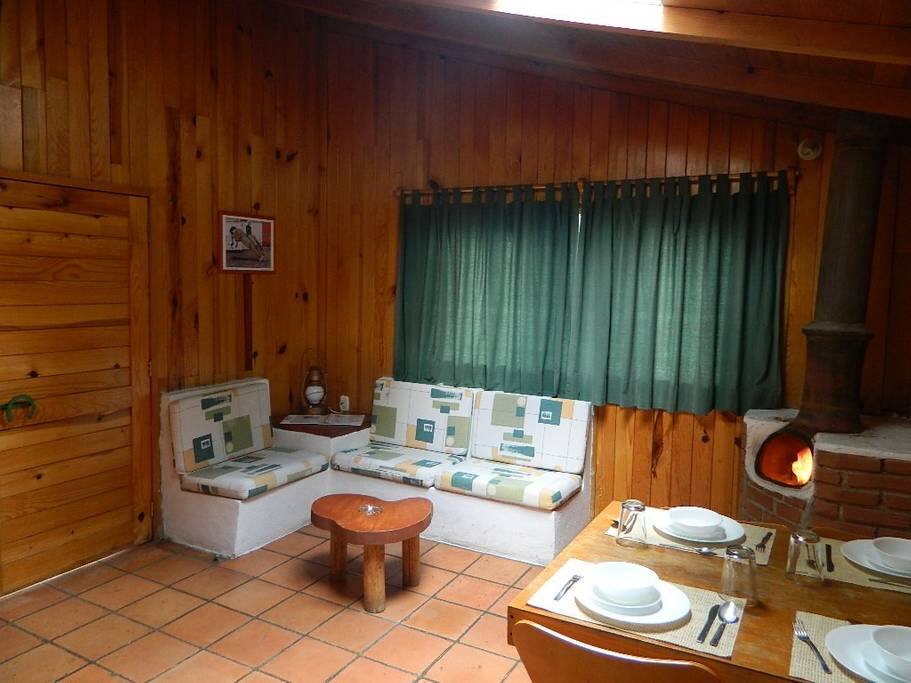 Sala y comedor montado de día