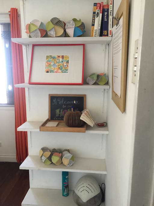 Shelves with decorative art and for guests personal belongings.