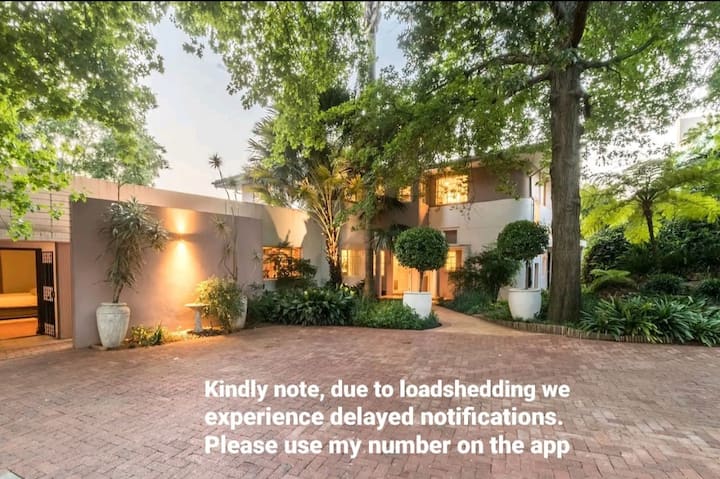 LoeriesNest 2 - Studio near Tuks Loftus Affies
