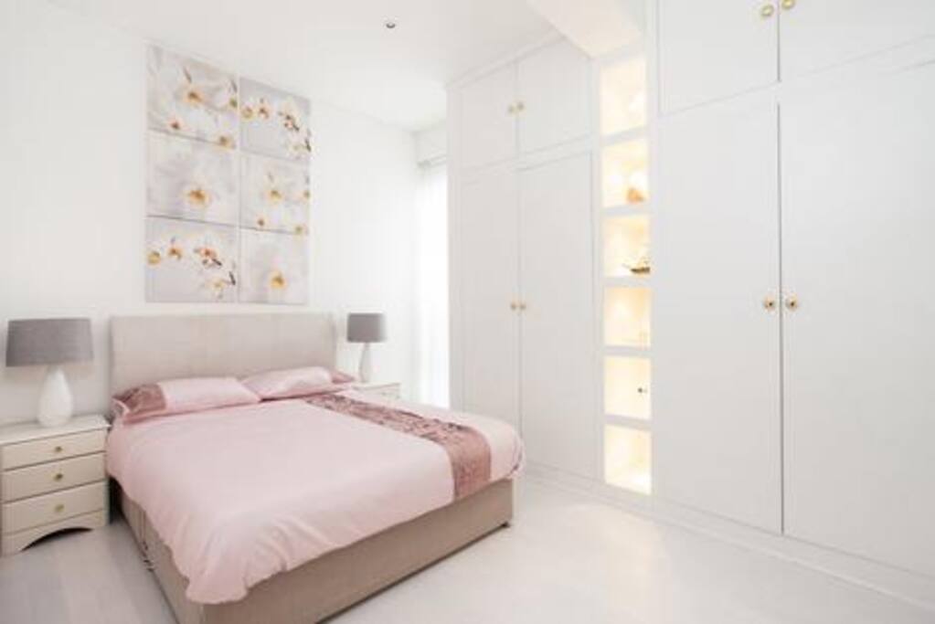 Guest's bedroom