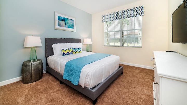 152 × 203 სმ ზომის საძინებელი დაბლა