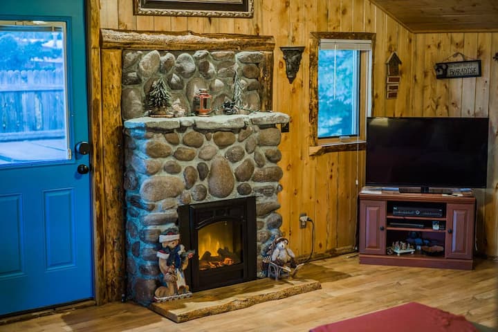 Cozy fireplace that adds lots of ambiance to the room.