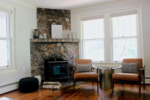 Top performing Airbnb: The Mountain Laurel: Stylish Home, Great Backyard in Black Mountain