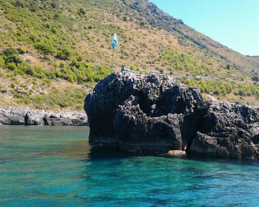 The bay with "La Spigolatrice" - Sapri
