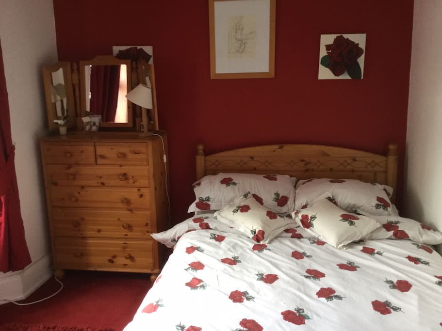 Rose room with double bed