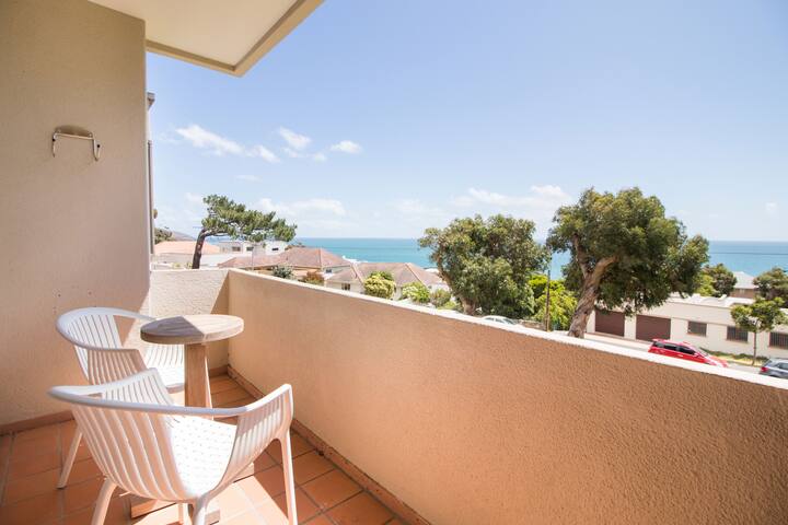 1 bedroom nestled between Mountain and Sea