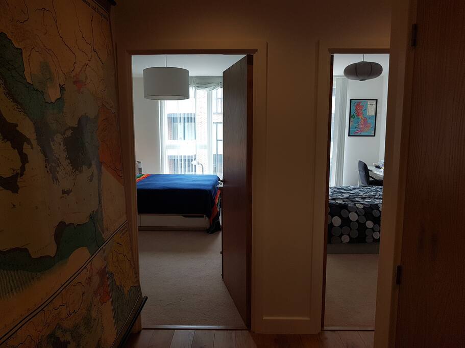 View entry foyer to 2 bedrooms