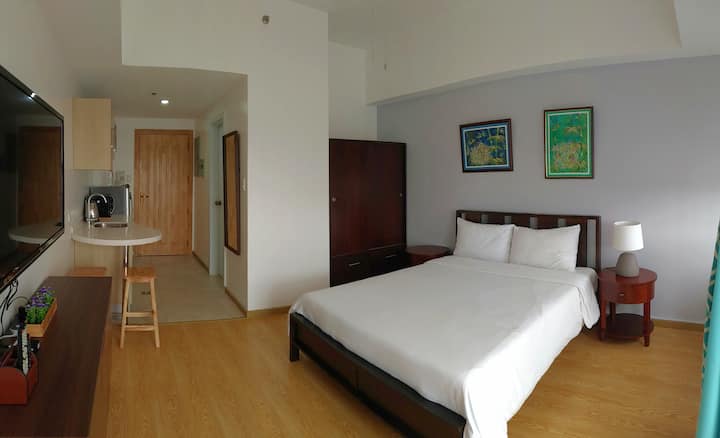 Halcyon Top Floor Deluxe Suite with Balcony