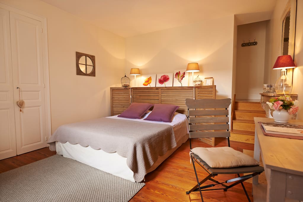 moderne, confortable, lumineuse, la chambre la perrière