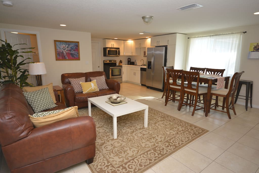 1 of 2 large living rooms with HDTV & Free WiFi internet