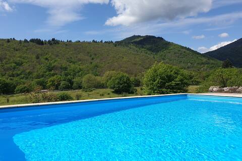 Splendid spacious farmhouse + private pool