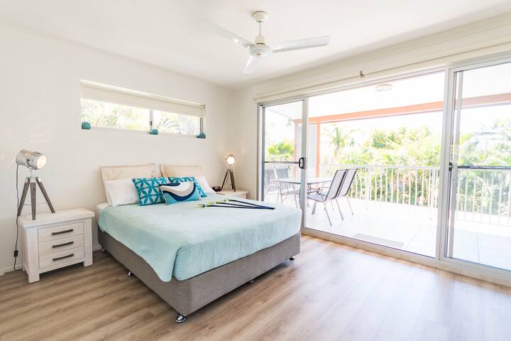 CENTRAL AIRLIE, WITH EN-SUITE,  BALCONY & WIFI